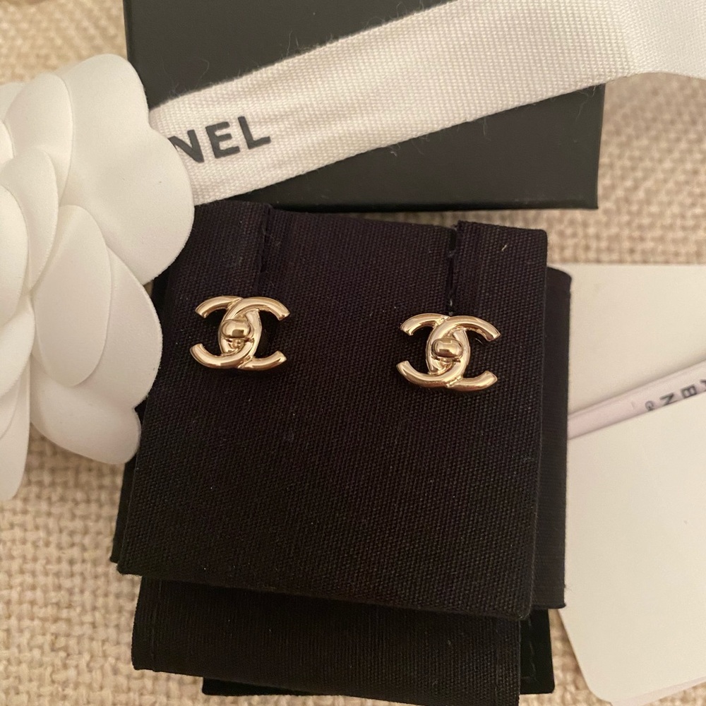Chanel CC Turnlock Stud Earrings 21S New Receipt